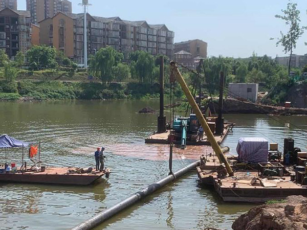 沉管施工